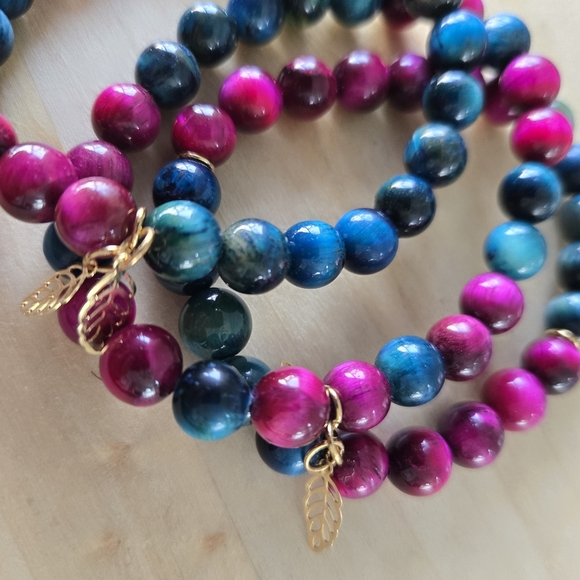 Blue & Pink Tiger Eye Stone w/gold feather charm Stretchy Bracelet 7.5"Jewelry. - Picture 6 of 7